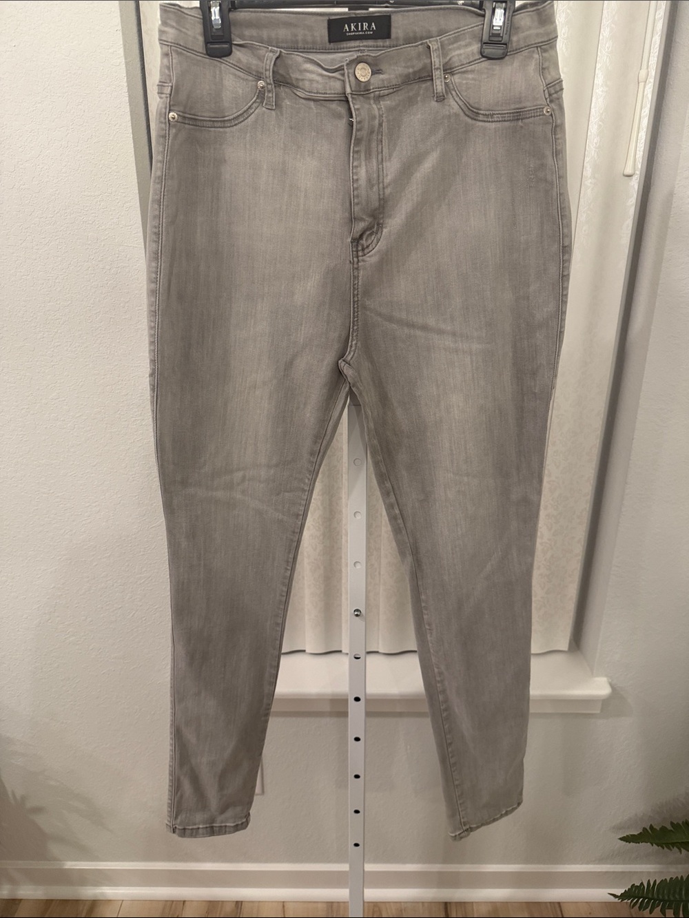 AKIRA Gray High-Rise Skinny Jeans